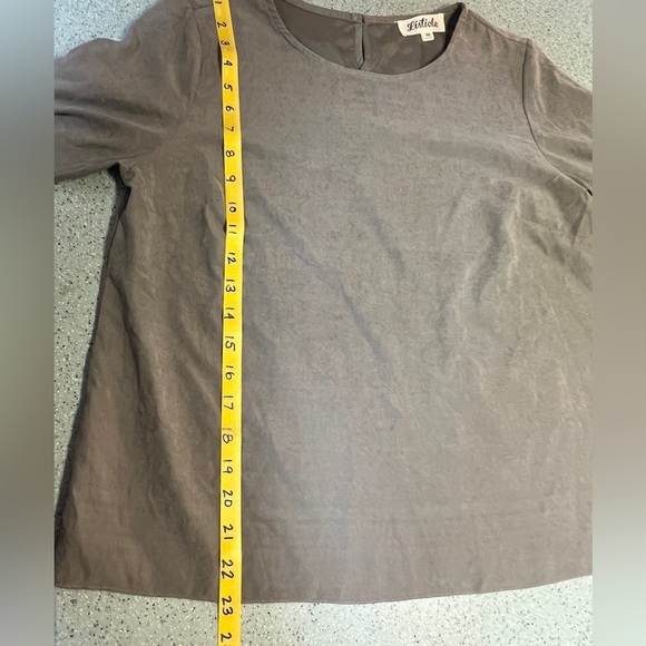 🛍️LISTICLE Medium gray bell sleeve blouse size M. - Picture 12 of 13